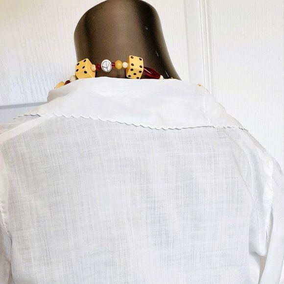 Genuine Vintage Blouse with Genuine Vintage Bakelite Beads and Dice - Picture 7 of 7